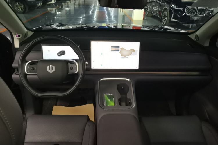 Used Leapmotor C16 2026 Extended-Range 280 LiDAR Zhizun Edition 6 Seats Center Console