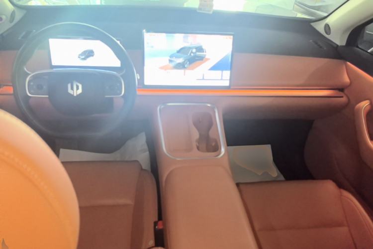 Used Leapmotor C16 2026 Extended-Range 280 LiDAR Zhizun Edition 6 Seats Center Console
