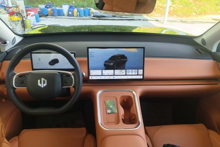 Used Leapmotor C16 2026 Extended-Range 280 LiDAR Zhizun Edition 6 Seats Center Console