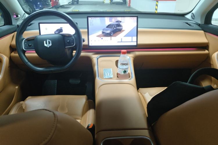 Used Leapmotor C16 2026 All-Electric 630 LiDAR Zhizun Edition 6 Seats Center Console