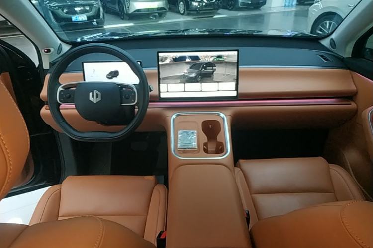 Used Leapmotor C16 2026 Extended-Range 280 LiDAR Zhizun Edition 6 Seats Center Console