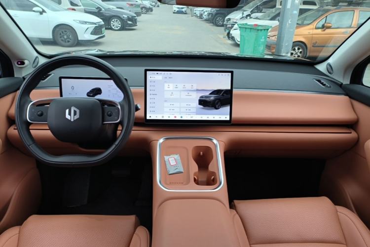 Used Leapmotor C16 2026 Extended-Range 280 LiDAR Zhizun Edition 6 Seats Center Console