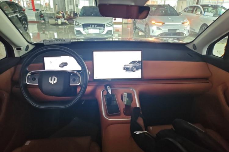 Used Leapmotor C16 2026 Extended-Range 280 LiDAR Zhizun Edition 6 Seats Center Console