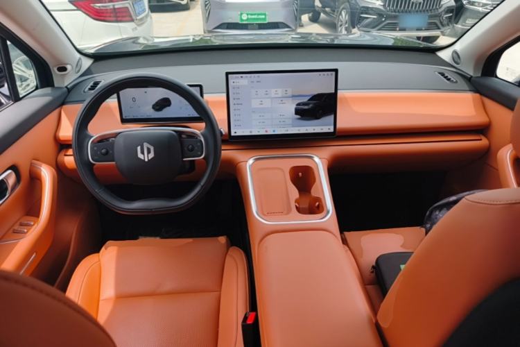 Used Leapmotor C16 2026 Extended-Range 280 LiDAR Zhizun Edition 6 Seats Center Console