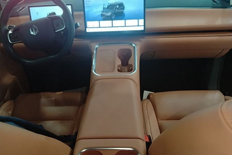 Used Leapmotor C16 2026 Extended-Range 280 LiDAR Zhizun Edition 6 Seats Center Console