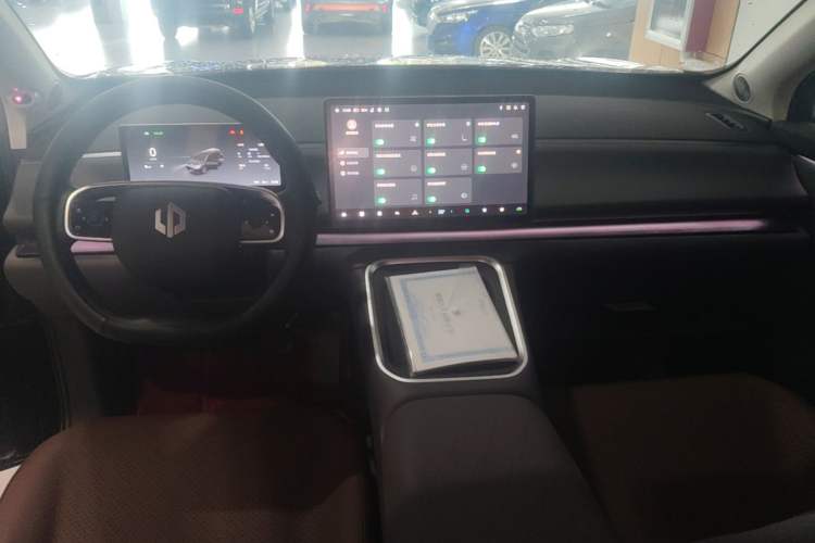 Used Leapmotor C16 2026 All-Electric 630 LiDAR Zhizun Edition 6 Seats Center Console