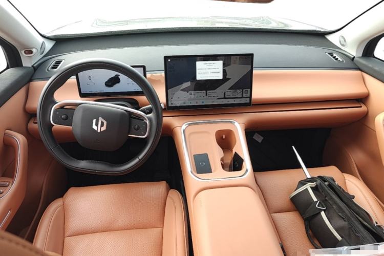 Used Leapmotor C16 2026 Extended-Range 280 LiDAR Zhizun Edition 6 Seats Center Console