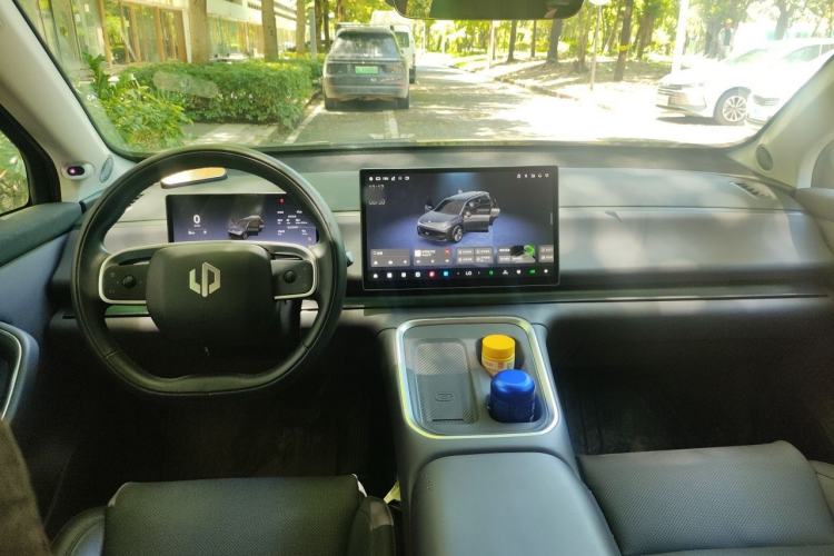 Used Leapmotor C16 2026 All-Electric 630 LiDAR Zhizun Edition 6 Seats Center Console