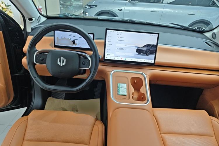 Used Leapmotor C16 2026 Extended-Range 280 LiDAR Zhizun Edition 6 Seats Center Console