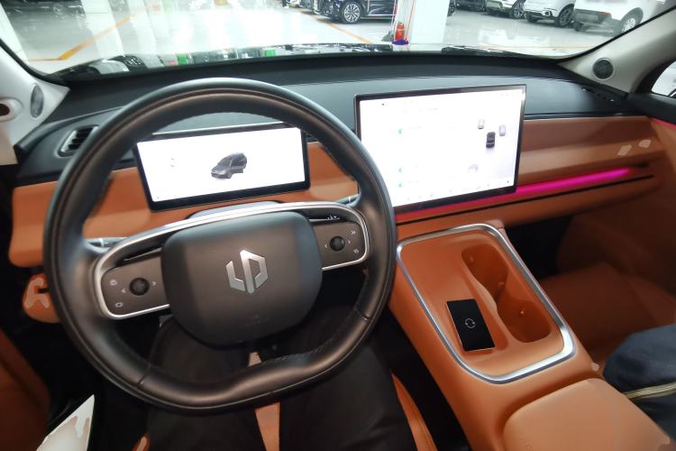 Used Leapmotor C16 2026 Extended-Range 280 LiDAR Zhizun Edition 6 Seats Center Console