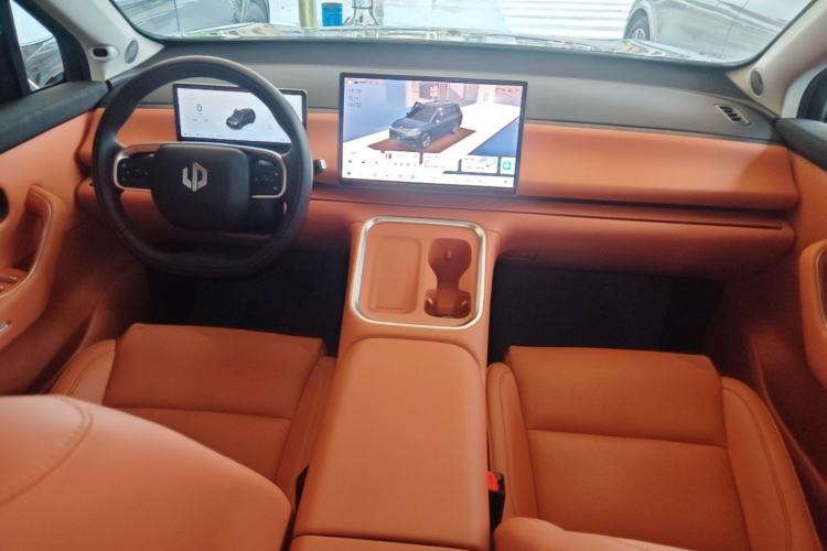 Used Leapmotor C16 2026 Extended-Range 280 LiDAR Zhizun Edition 6 Seats Center Console