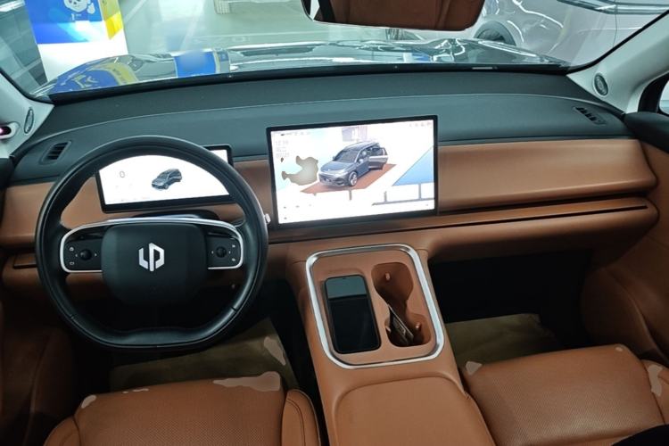 Used Leapmotor C16 2026 Extended-Range 280 LiDAR Zhizun Edition 6 Seats Center Console