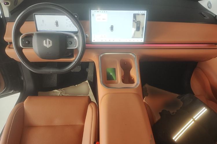 Used Leapmotor C16 2026 Extended-Range 280 LiDAR Zhizun Edition 6 Seats Center Console