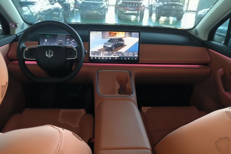 Used Leapmotor C16 2026 Extended-Range 280 LiDAR Zhizun Edition 6 Seats Center Console