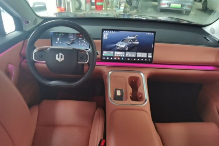 Used Leapmotor C16 2026 Extended-Range 280 LiDAR Zhizun Edition 6 Seats Center Console