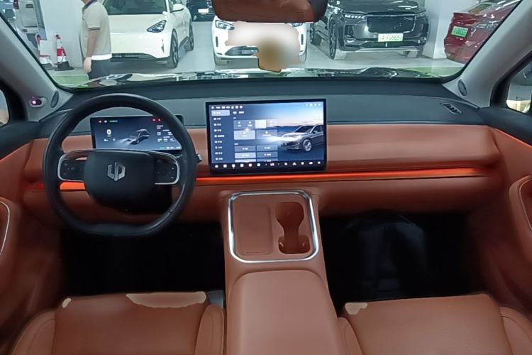 Used Leapmotor C16 2026 Extended-Range 280 LiDAR Zhizun Edition 6 Seats Center Console
