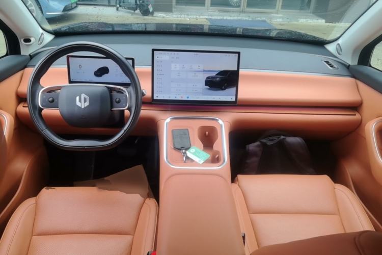 Used Leapmotor C16 2026 Extended-Range 280 LiDAR Zhizun Edition 6 Seats Center Console