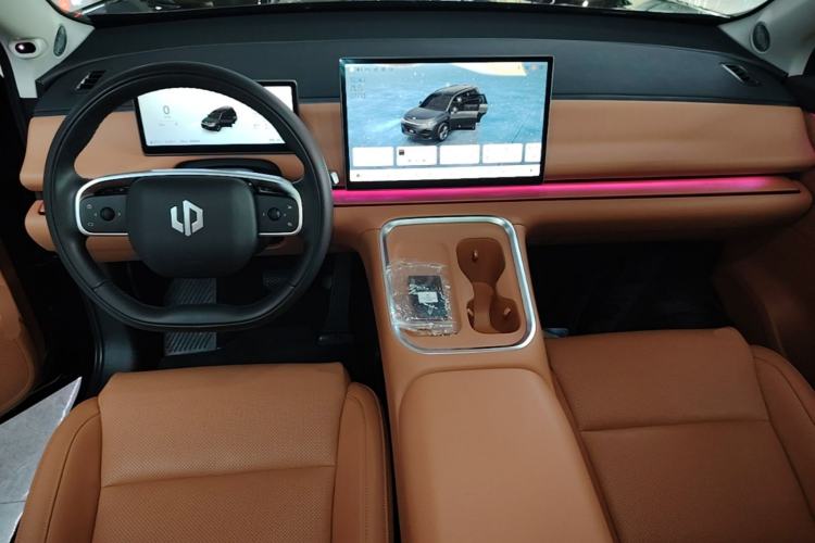 Used Leapmotor C16 2026 Extended-Range 280 LiDAR Zhizun Edition 6 Seats Center Console