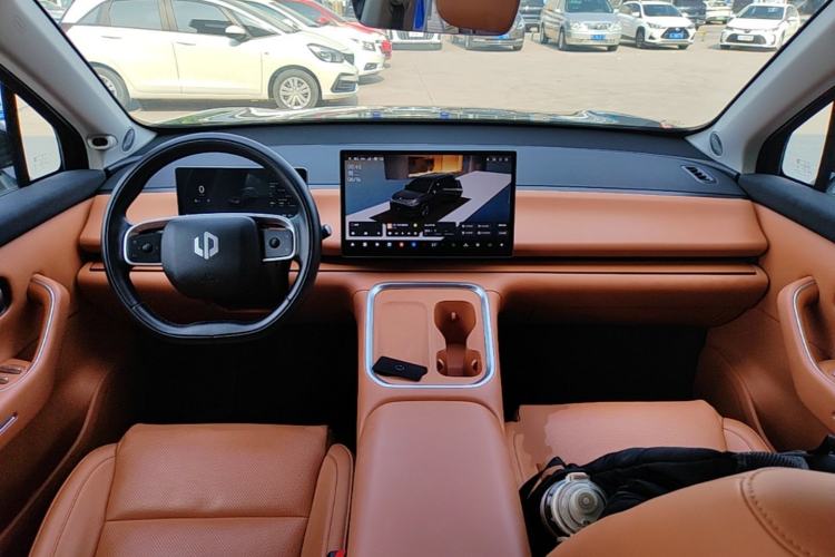 Used Leapmotor C16 2026 Extended-Range 280 LiDAR Zhizun Edition 6 Seats Center Console