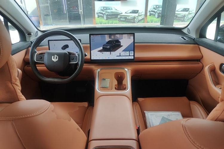 Used Leapmotor C16 2026 Extended-Range 280 LiDAR Zhizun Edition 6 Seats Center Console