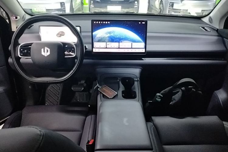 Used Leapmotor C16 2026 Range-Extended 200 Prestige 6-Seater Center Console