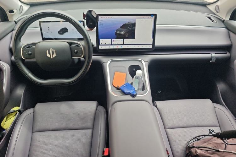 Used Leapmotor C16 2026 Extended-Range 280 LiDAR Zhizun Edition 6 Seats Center Console