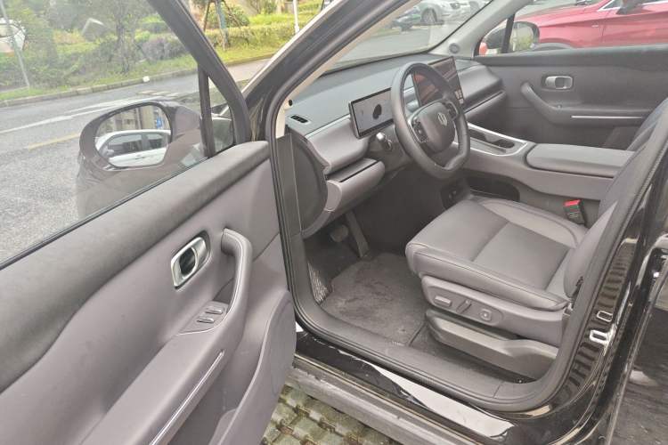 Used Leapmotor C16 2026 All-Electric 630 LiDAR Version 6-Seater Driver Seat
