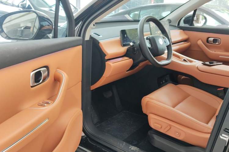 Used Leapmotor C16 2026 Extended-Range 280 LiDAR Zhizun Edition 6 Seats Driver Seat