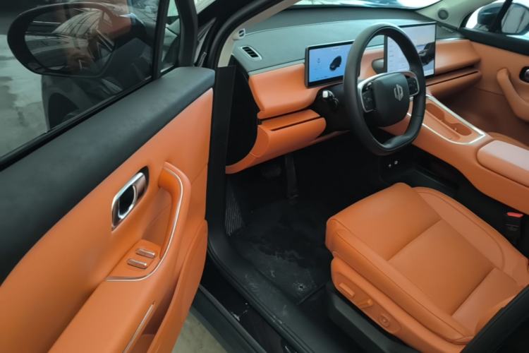 Used Leapmotor C16 2026 Extended-Range 280 LiDAR Zhizun Edition 6 Seats Driver Seat