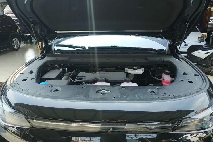 Used Leapmotor C16 2026 Extended-Range 280 LiDAR Zhizun Edition 6 Seats Engine Bay