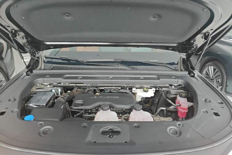 Used Leapmotor C16 2026 Extended-Range 280 LiDAR Zhizun Edition 6 Seats Engine Bay