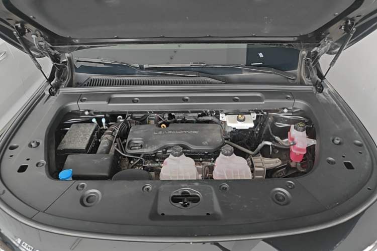 Used Leapmotor C16 2026 Extended-Range 280 LiDAR Zhizun Edition 6 Seats Engine Bay