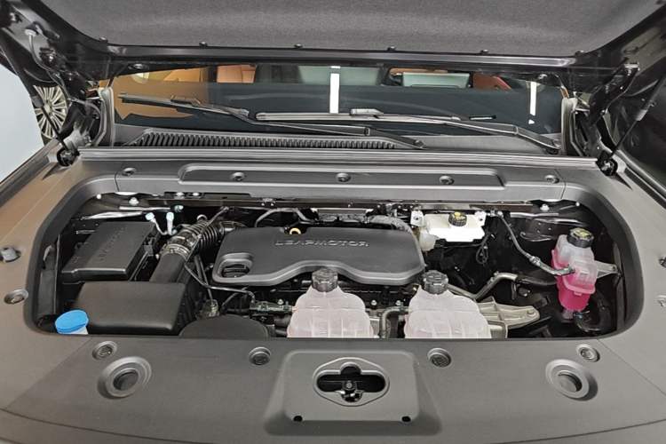 Used Leapmotor C16 2026 Extended-Range 280 LiDAR Zhizun Edition 6 Seats Engine Bay