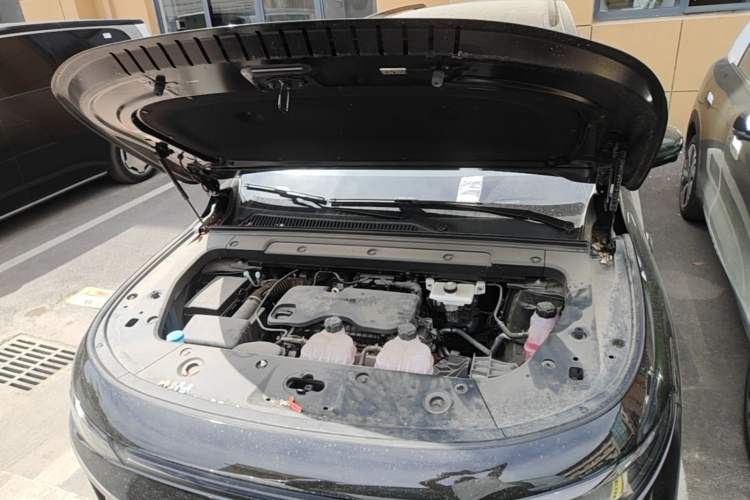 Used Leapmotor C16 2026 Extended-Range 280 LiDAR Zhizun Edition 6 Seats Engine Bay