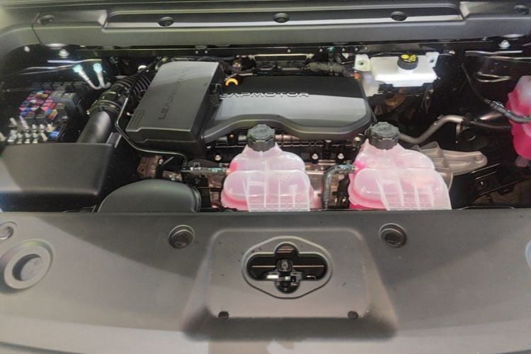 Used Leapmotor C16 2026 Extended-Range 280 LiDAR Zhizun Edition 6 Seats Engine Bay