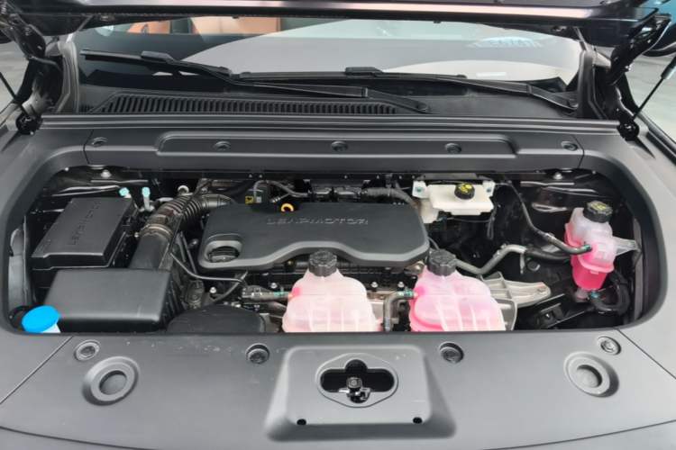 Used Leapmotor C16 2026 Extended-Range 280 LiDAR Zhizun Edition 6 Seats Engine Bay