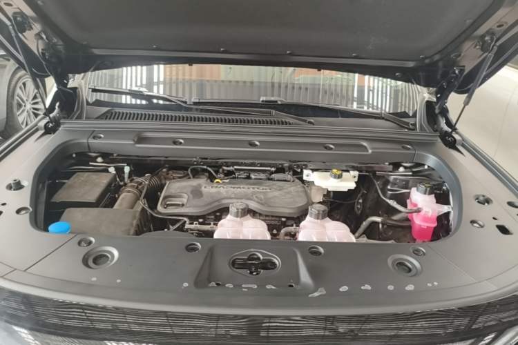 Used Leapmotor C16 2026 Extended-Range 280 LiDAR Zhizun Edition 6 Seats Engine Bay