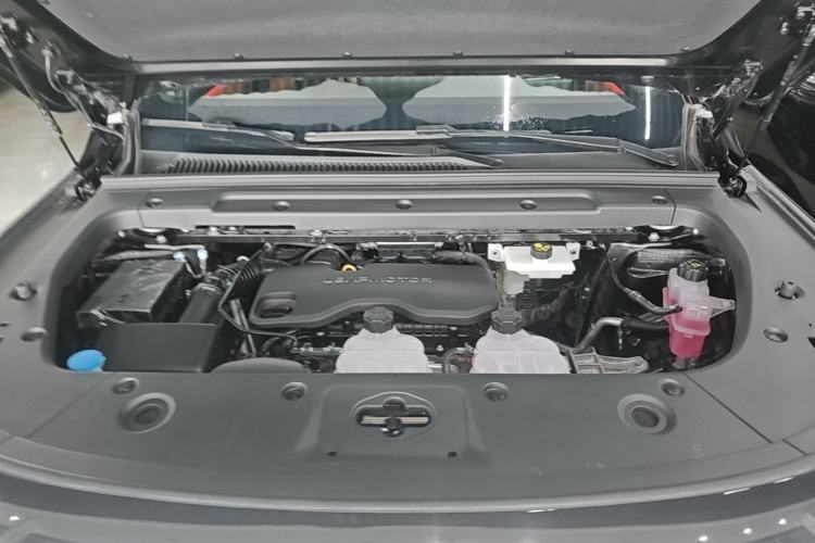 Used Leapmotor C16 2026 Extended-Range 280 LiDAR Zhizun Edition 6 Seats Engine Bay