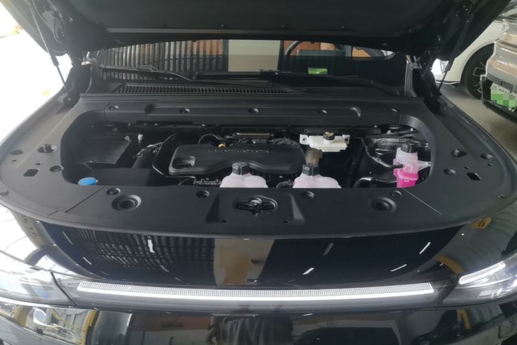 Used Leapmotor C16 2026 Extended-Range 280 LiDAR Zhizun Edition 6 Seats Engine Bay
