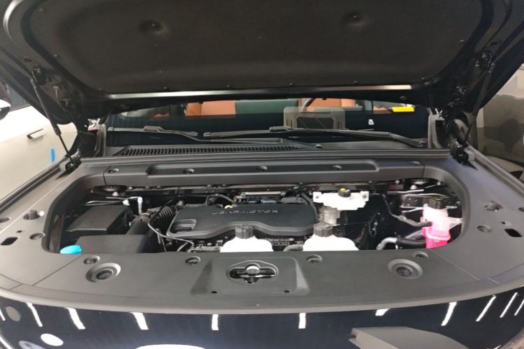 Used Leapmotor C16 2026 Extended-Range 280 LiDAR Zhizun Edition 6 Seats Engine Bay