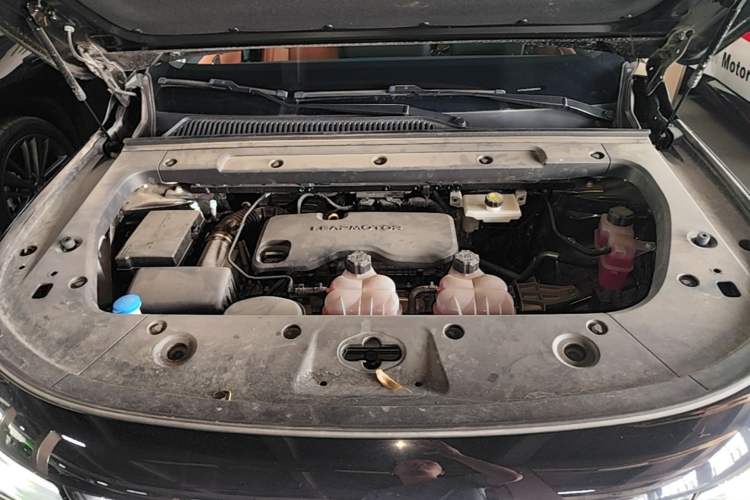 Used Leapmotor C16 2026 Extended-Range 280 LiDAR Zhizun Edition 6 Seats Engine Bay