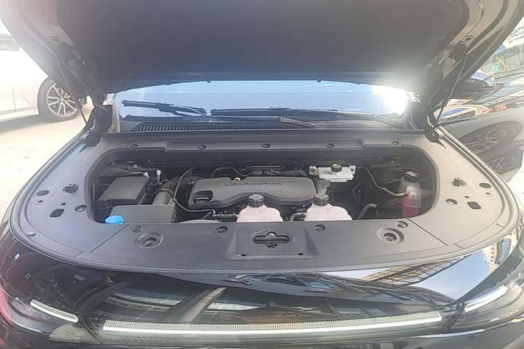 Used Leapmotor C16 2026 Extended-Range 280 LiDAR Zhizun Edition 6 Seats Engine Bay
