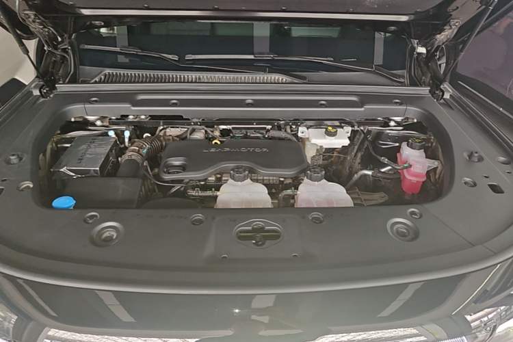 Used Leapmotor C16 2026 Extended-Range 280 LiDAR Zhizun Edition 5 Seats Engine Bay