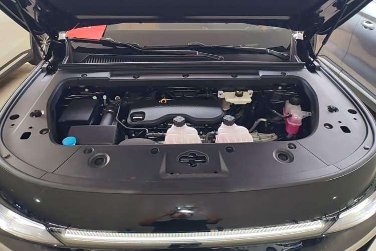 Used Leapmotor C16 2026 Extended-Range 280 LiDAR Zhizun Edition 6 Seats Engine Bay