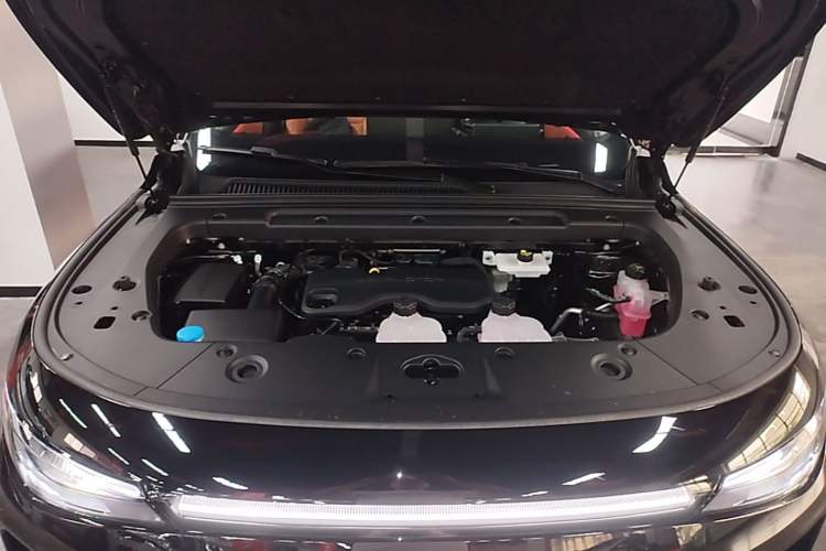 Used Leapmotor C16 2026 Extended-Range 280 LiDAR Zhizun Edition 6 Seats Engine Bay