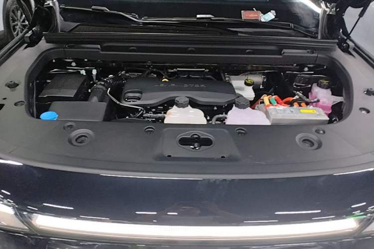 Used Leapmotor C16 2026 Range-Extended 200 Prestige 6-Seater Engine Bay