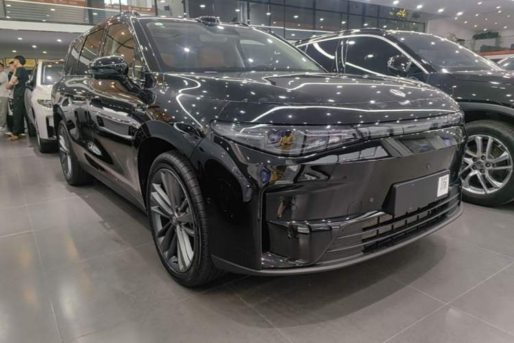 Used Leapmotor C16 2026 Extended-Range 280 LiDAR Zhizun Edition 6 Seats Front Right 45 Deg