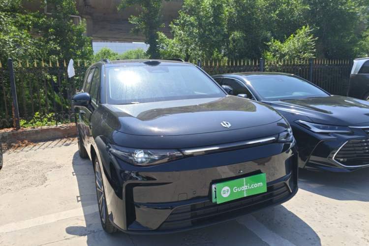Used Leapmotor C16 2026 Extended-Range 280 LiDAR Version 6 Seats Front Right 45 Deg