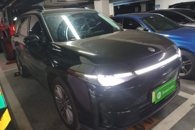 Used Leapmotor C16 2026 Range-Extended 200 Prestige 6-Seater Front Right 45 Deg