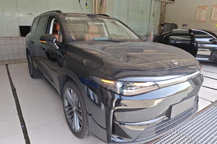 Used Leapmotor C16 2026 Extended-Range 280 LiDAR Zhizun Edition 6 Seats Front Right 45 Deg